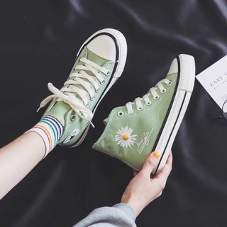 Giày cổ cao hoa cúc .