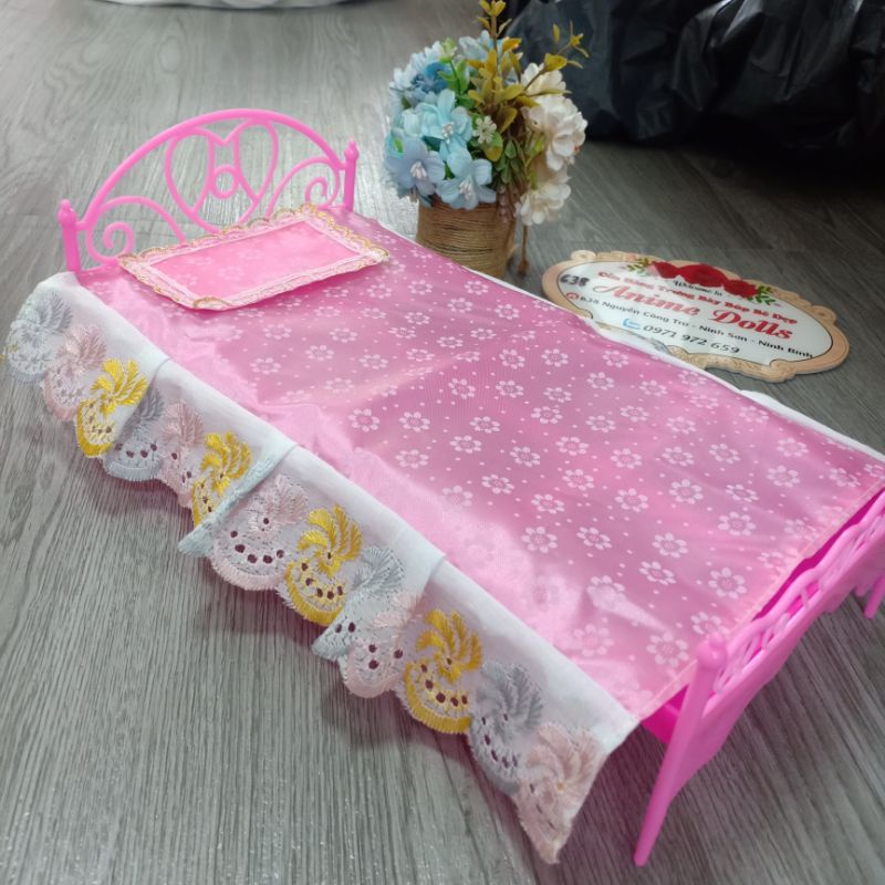 Giường ngủ cho búp bê kiểu đơn giản kèm ga gối dễ thương dài 30cm rộng 15cm