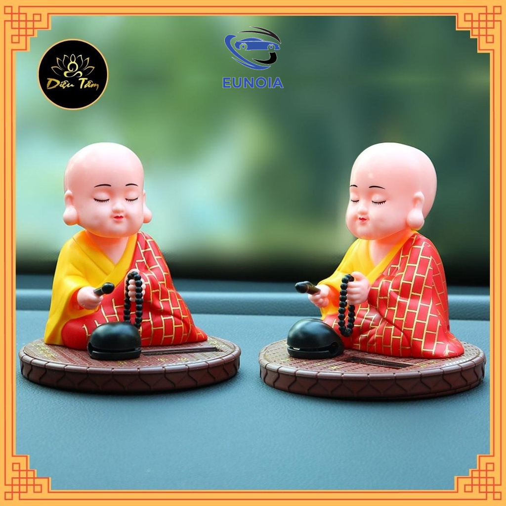 Tượng phật chú tiểu gõ mõ tụng kinh để taplo trang trí xe hơi ô tô