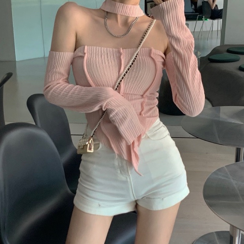 SET ÁO HỒNG GÂN TD CHOKER BẸT VAI + QUẦN SHORT TRẮNG (TH)