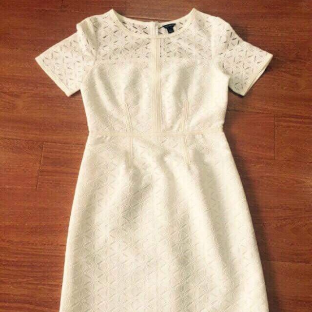 Thanh lý váy ren nguyên mác