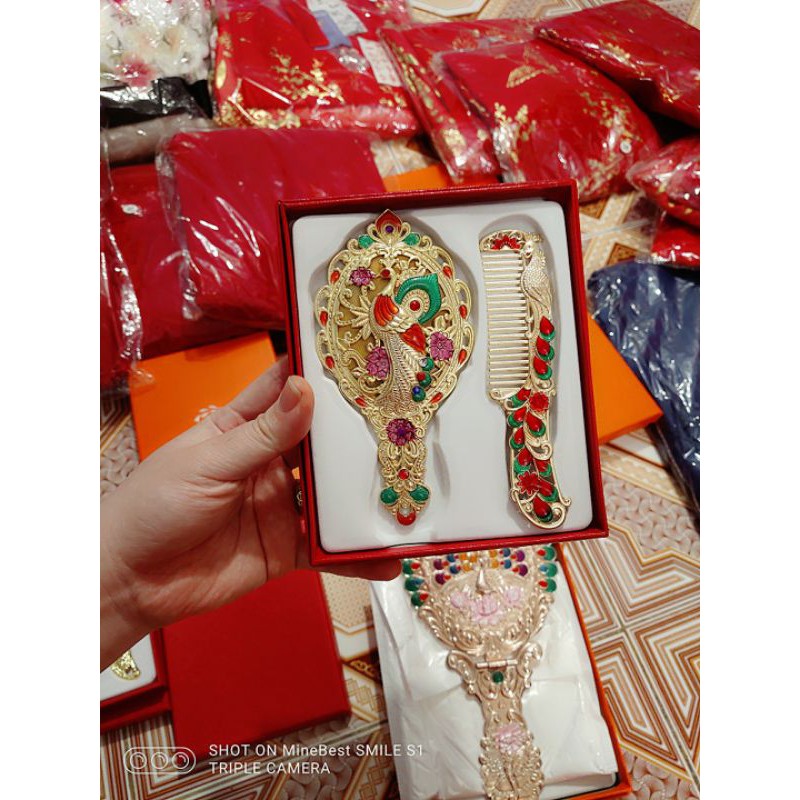 Gương cầm tay để bàn cổ trang cổ điển chụp ảnh hầu đồng
