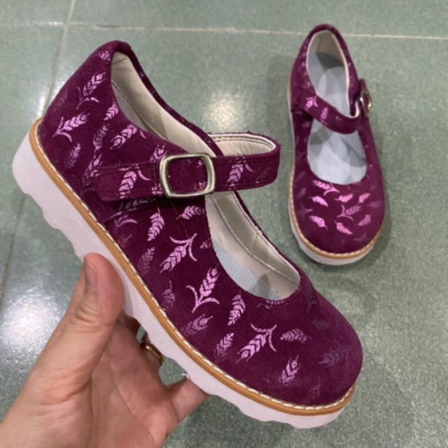 Giày clark bé gái size 28