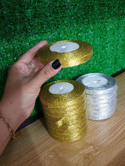 Cuộn uy băng kim tuyến màu vàng, màu bạc 1cm