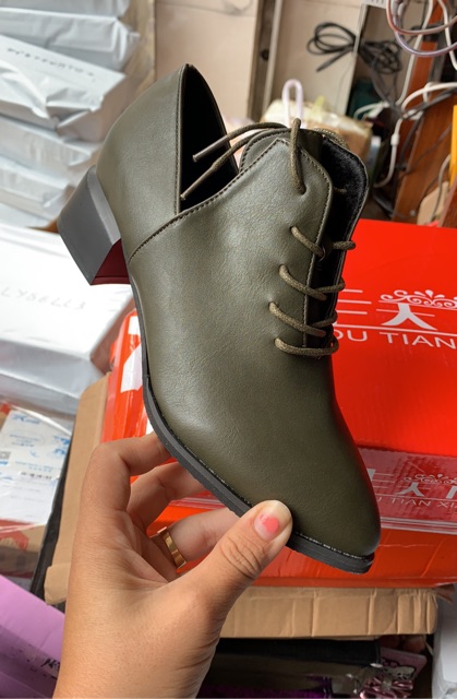 [Hàng ỏrder ] oxford nữ khoét cổ cá tính | BigBuy360 - bigbuy360.vn