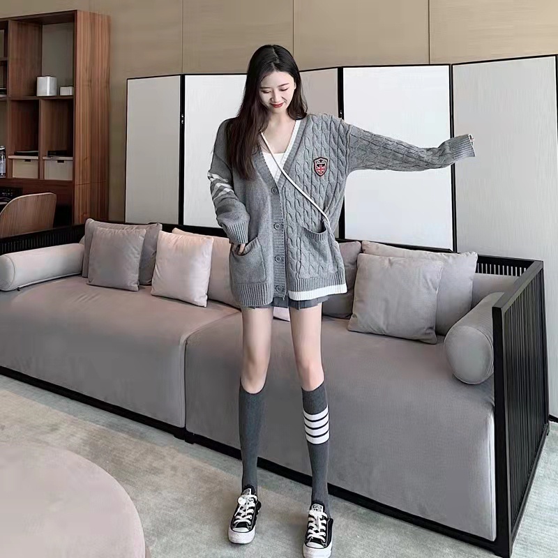 Set áo khoác len kèm chân váy xếp ly màu xám thời trang phong cách mới