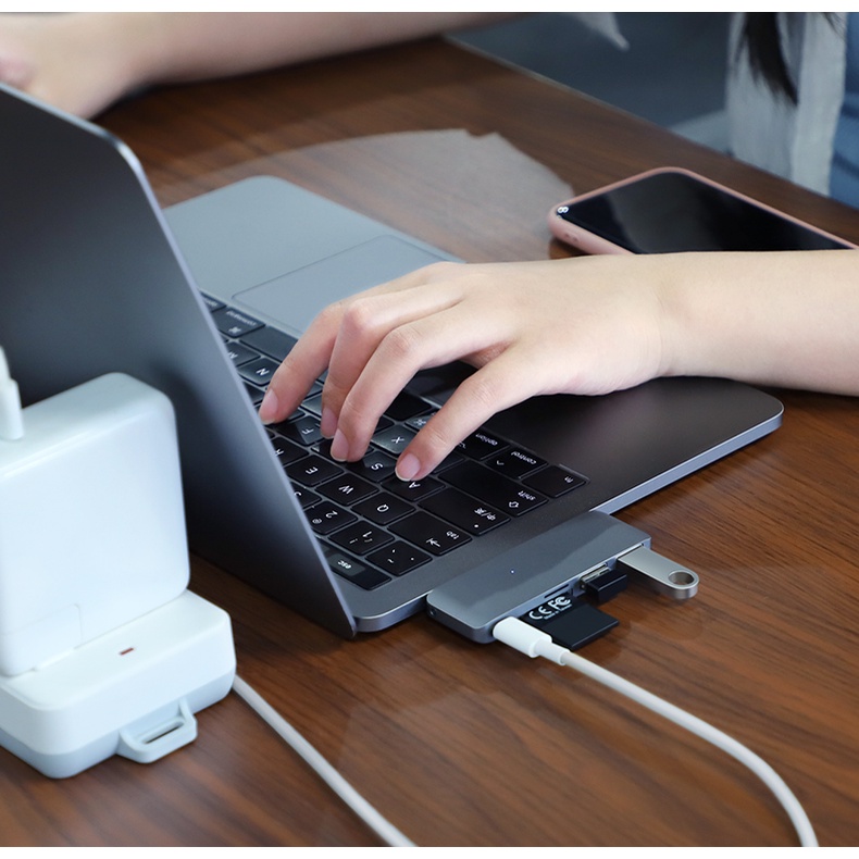 Cổng Chuyển HyperDrive 5-IN-1 USB-C Hub With Pass Through Charging For Macbook - HD21B