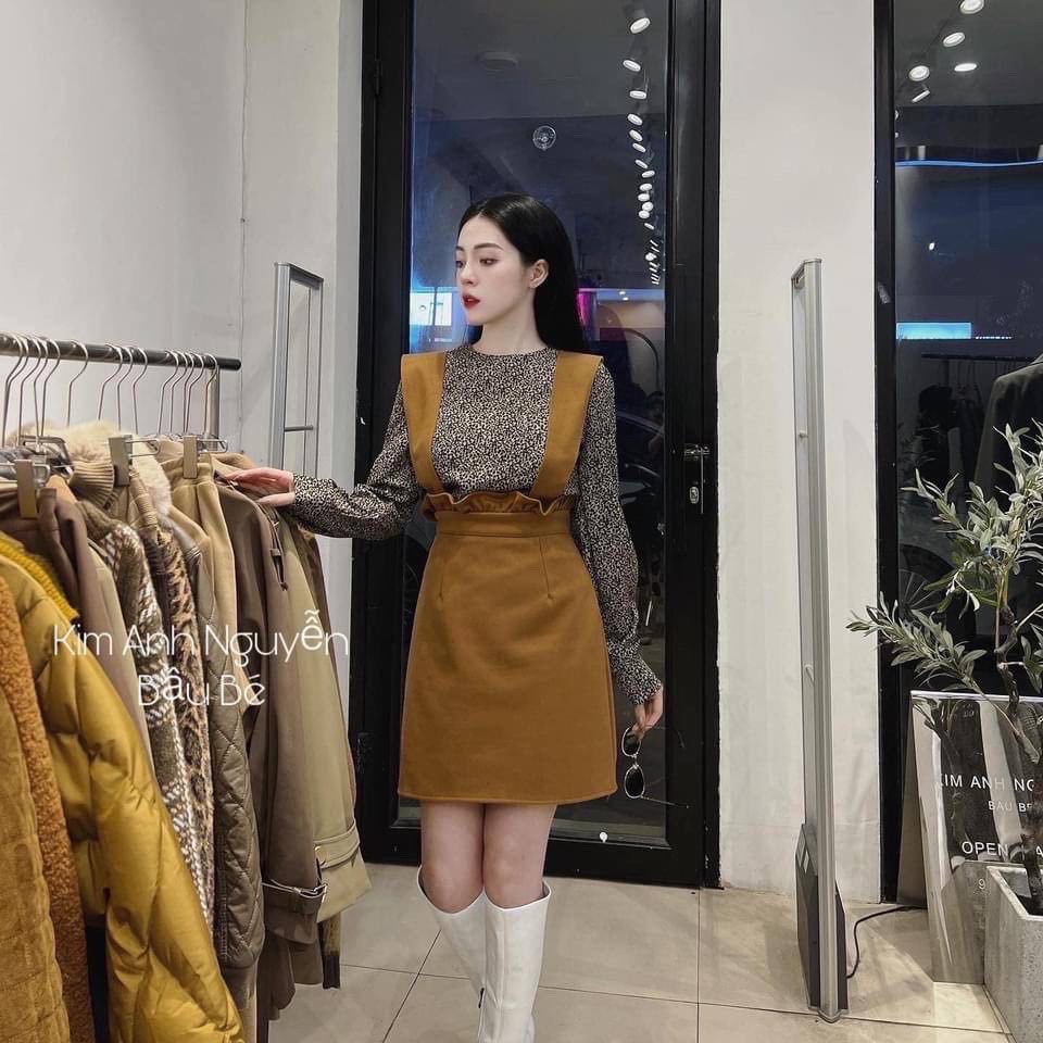 Set yếm nâu áo sơ mi from to 1m lận c ơi, yếm kẻ dày dặn xịn xò! ảnh sàn. Size dưới 55kg vừa nha mấy chế