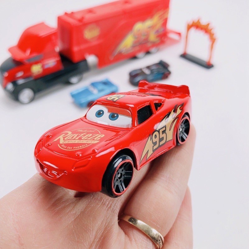 Xe tải MCQUEEN chở xe