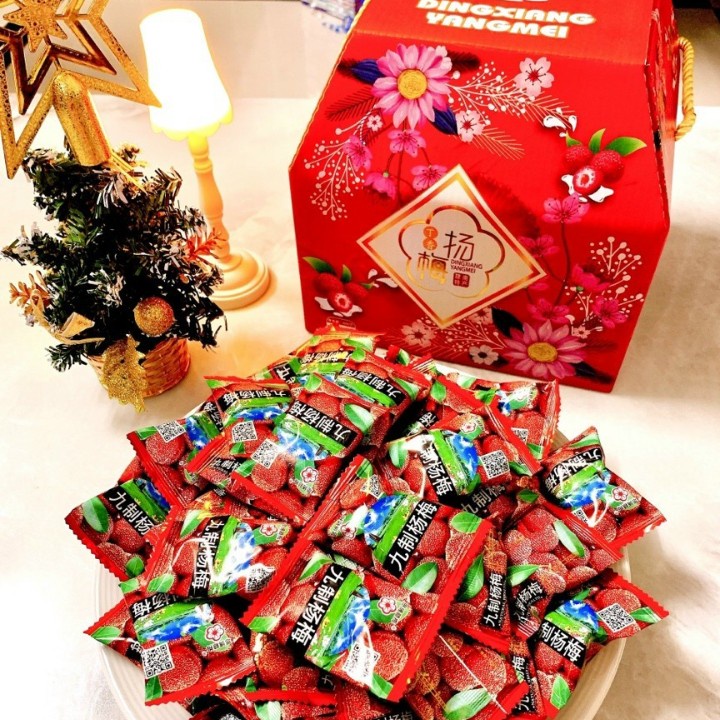 Hot hàng Tết - Một hộp ô mai xí muội Thanh mai Dingxiang Đài Loan hộp xách xịn 600gam