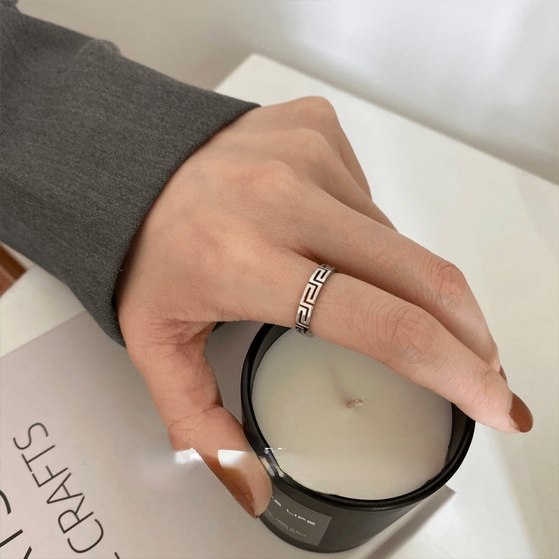 Nhẫn thép titan màu bạc họa tiết hình học đơn giản