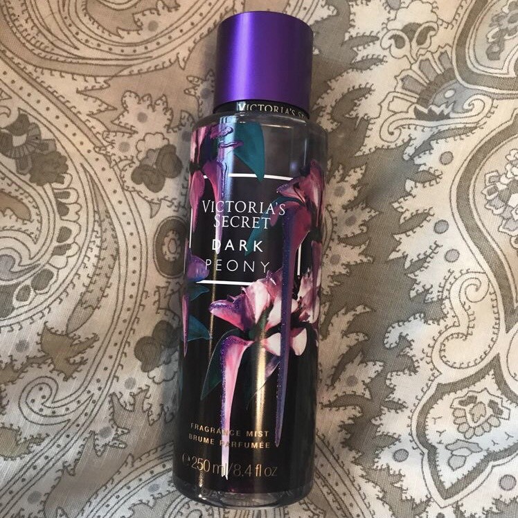 𝐅𝐞𝐦𝐦𝐢𝐞💝 Xịt Thơm Body Victoria's Secret Dark Peony