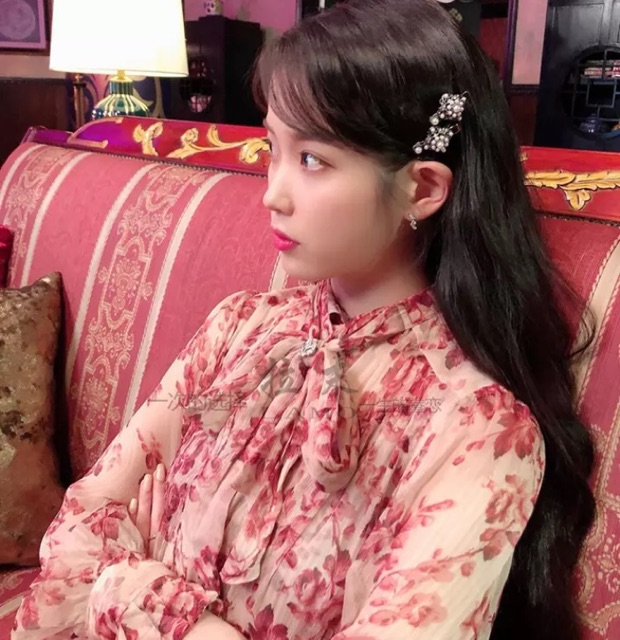 Đầm IU hoa phấn Hotel Del Luna