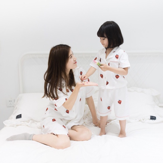 Set Bộ đồ ngủ dâu tây mẹ - con gái tqxk