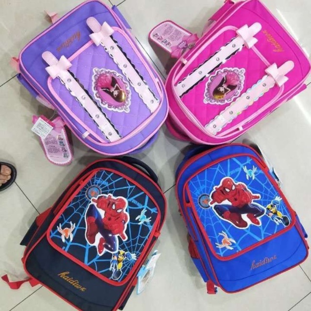 Balo kéo học sinh