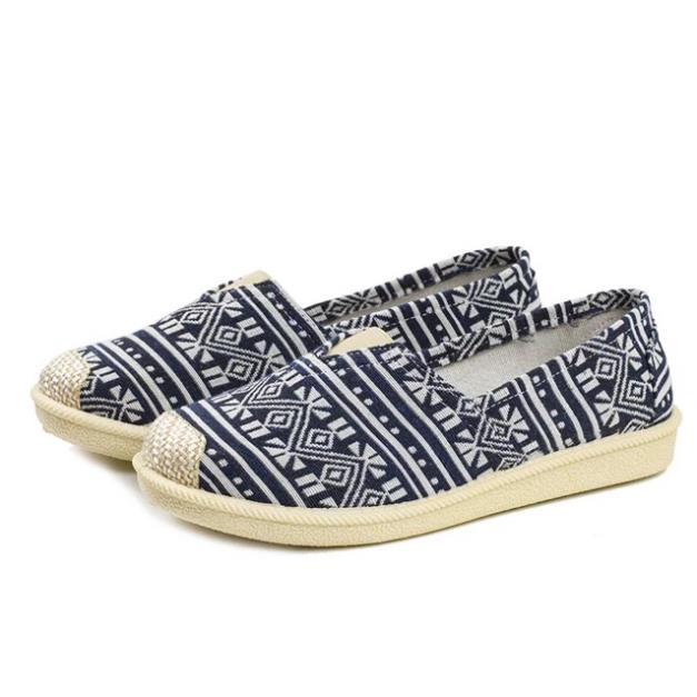 GHF 10 giày slipon họa tiết