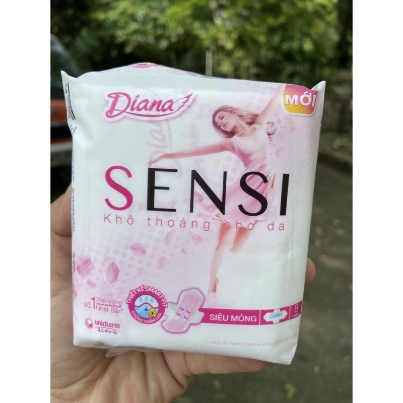BĂNG VỆ SINH DIANA SENSI SIÊU MỎNG CÁNH 8M