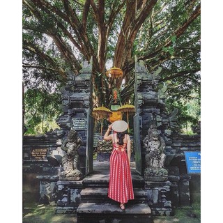 Váy đỏ sọc dọc đan lưng