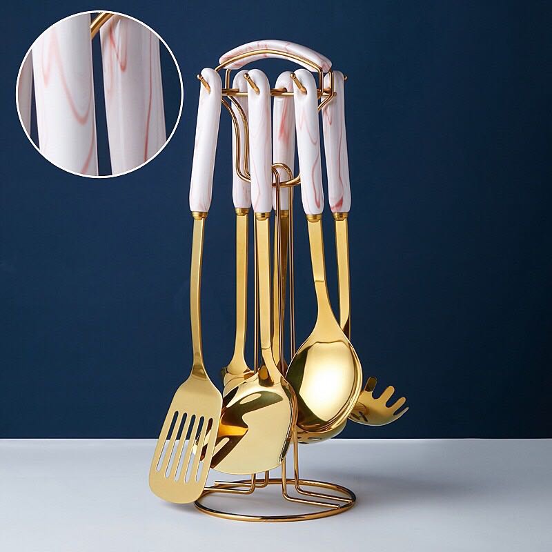 Đồ Dùng Nhà Bếp - Bộ Treo Môi Mạ Vàng Siêu Xịn Gồm 6 Dụng Cụ Nấu Ăn Và Giá Treo Muôi Thìa