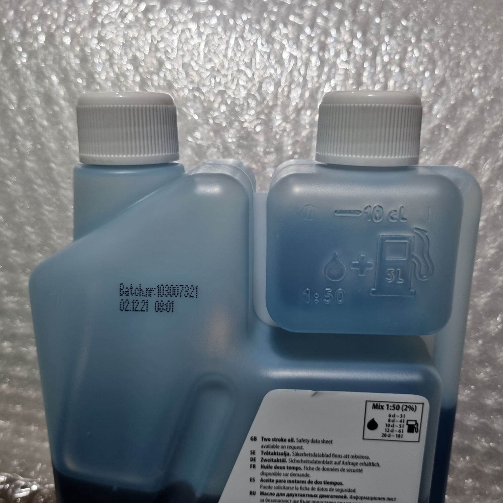 Dầu nhớt 2 thì Thụy Điển HUSQVARNA HP, Dung tích 1 lít dùng pha với xăng cho máy cưa, máy cắt cỏ, động cơ 2 thì