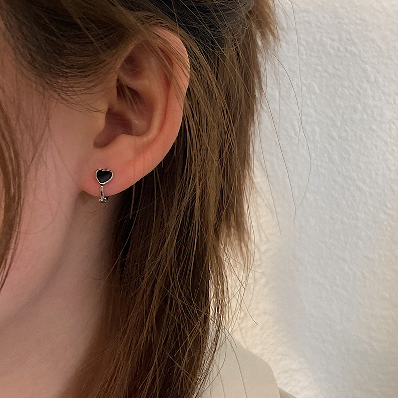 Khuyên tai tông màu đen phong cách Hàn Quốc đơn giản trẻ trung