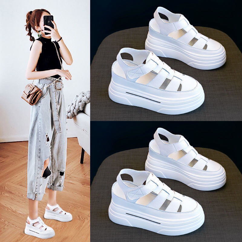 🎀COOL A Xăng đan Thể Thao Đế Dày Hở Mũi Màu Trắng Thời Trang Mùa Hè Hàng Mới Dành Cho Bạn Nữ Thi thể thao Baoto nữ San bằng rỗng Roman Gót chân Sàn dày