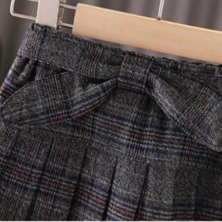 Chân váy xếp li bé gái