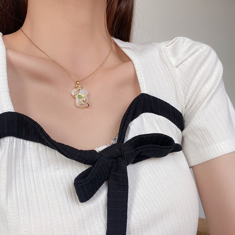 White jade Ao Dai inlaid rhinestone necklace clavicle chain fashion accessories