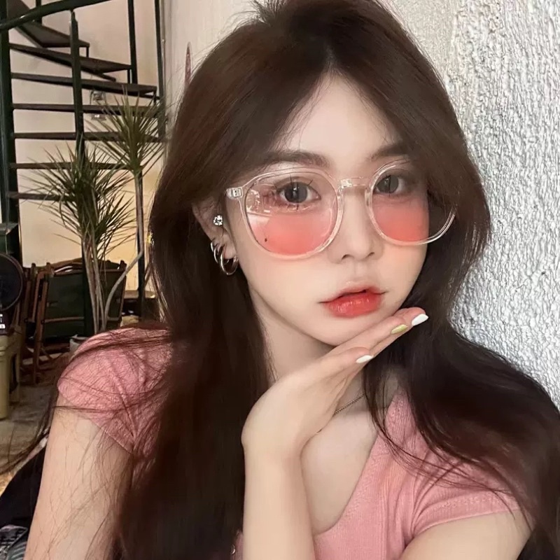 Kính mắt gọng vuông tròn to