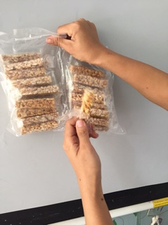 Kẹo lạc nhà làm