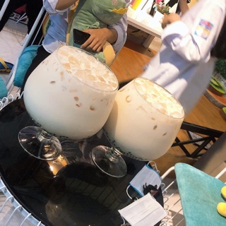 LY THUỶ TINH KHỔNG LỒ