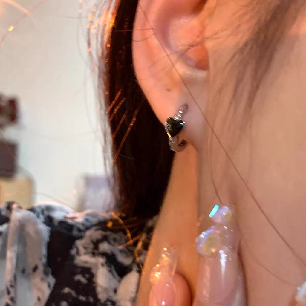 Khuyên Tai Hình Trái Tim Màu Đen Phong Cách Cổ Điển / Bông Tai Hình Trái Tim Màu Đen Dễ Phối Đồ Thời Trang Cao Cấp