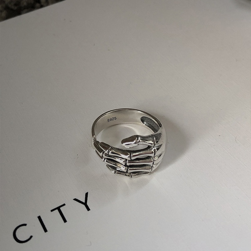 Nhẫn hợp kim hình xương bàn tay độc đáo sành điệu