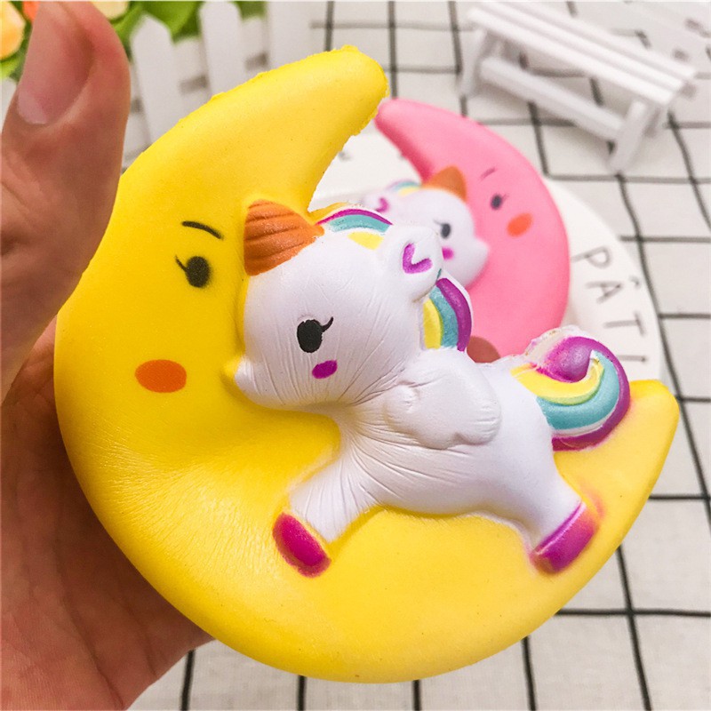 SquiShy NGỰA ÔM TRĂNG