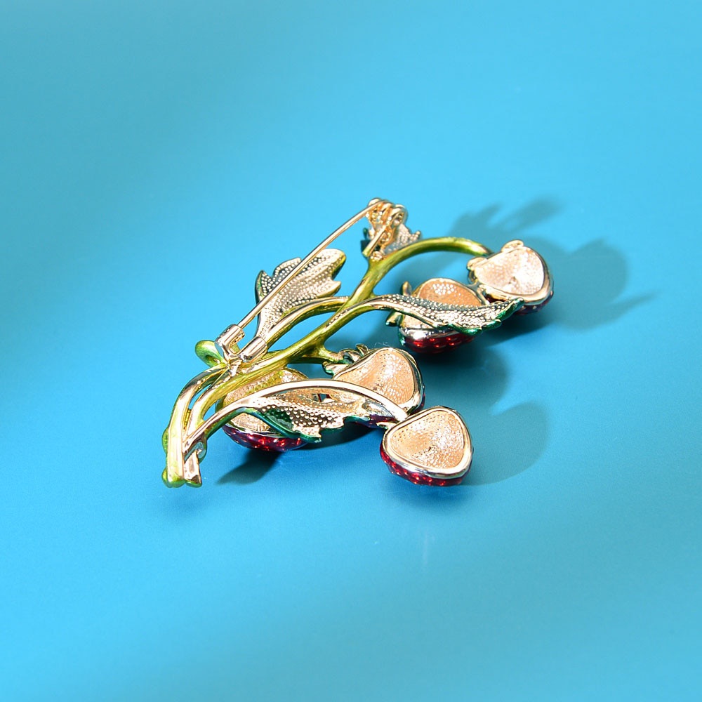 Ghim cài áo hình quả dâu tây màu đỏ sáng tạo dễ thương dành cho nữ