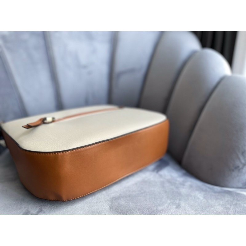 Túi form hobo bố kem viền da nâu C.a.r.p.i.s.a