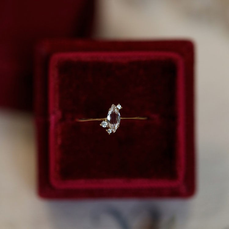 Nhẫn Đính Hôn Bằng Thép Titanium Mạ Vàng Đính Đá Zircon Đơn Giản Thanh Lịch Thời Trang Hàn Quốc Dành Cho Bạn Nữ