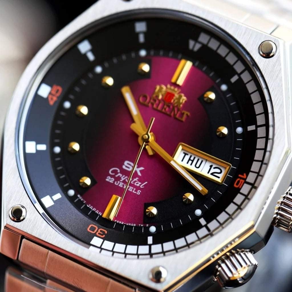 Đồng hồ orient automatic SK đỏ RA-AA0B02R19B kính saphire, dây thép không gỉ, máy automatic, size mặt 42mm