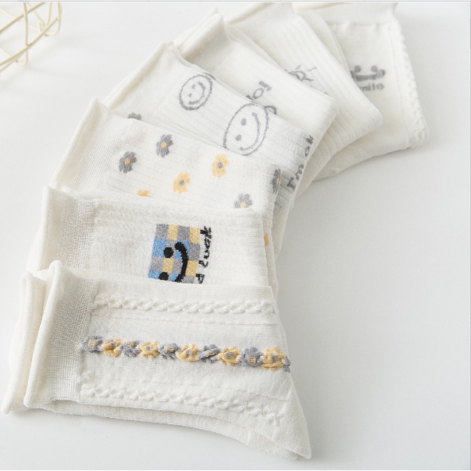 Tất nữ cổ cao vải cotton thêu hình họa tiết phong cách Hàn Quốc 2021
