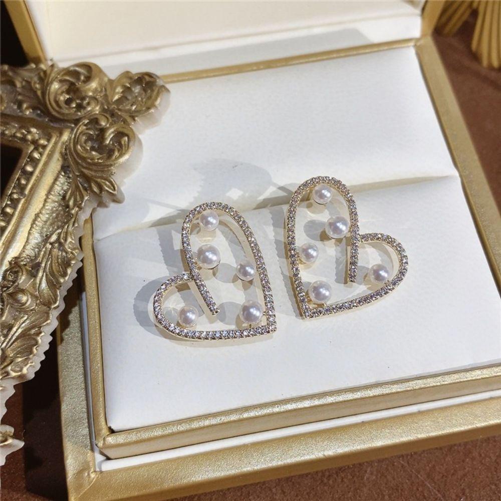 Bông Tai Hình Trái Tim Đính Đá Sang Trọng VANES1