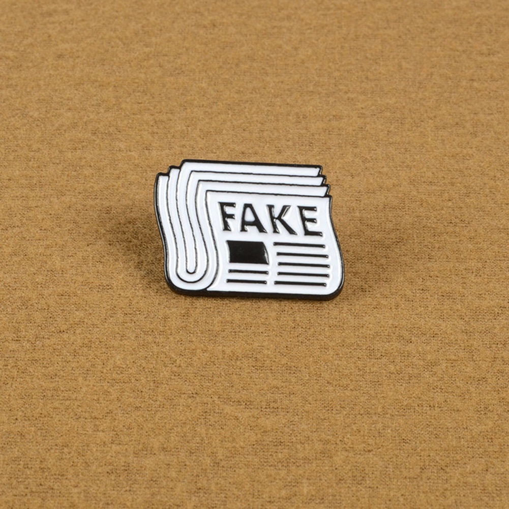 Ghim cài áo kim loại họa tiết tờ báo Fake độc đáo và tiện lợi