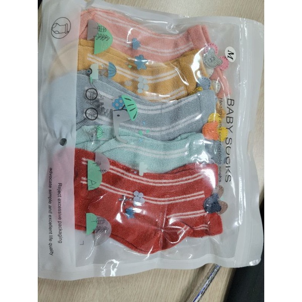 Tất cho bé trai bé gái từ 1-5 tuổi mới nhất năm 2021