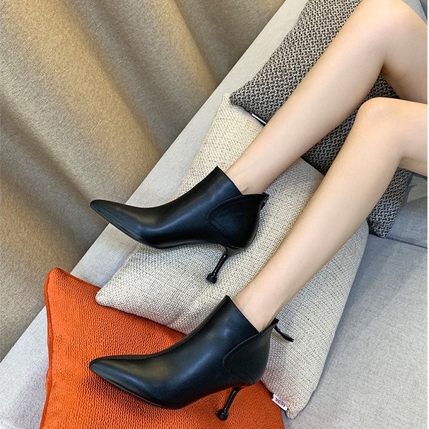 Boot nữ cổ thấp, bốt thời trang da lì xịn, lót nhung mịn bên trong gót nhọn 7cm.