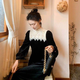 Đầm Maxi Nhung Tay Dài Phối Ren Phong Cách Retro