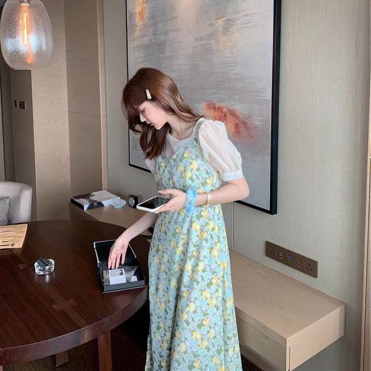Set đầm hai dây họa tiết hoa và áo ngắn tay phong cách Hàn Quốc cho nữ có bán lẻ