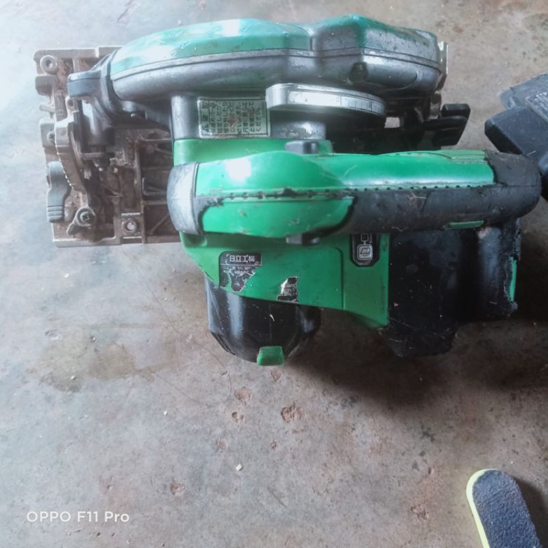 Cưa đĩa  không than hàng bãi nhật máy pin