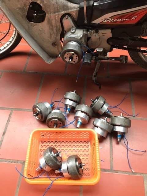 Mô tơ phát điện mini gắn xe máy . điện 220v