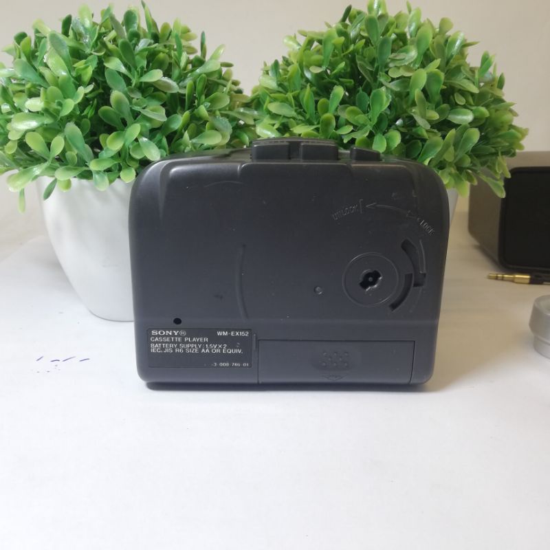 Máy cassette cầm tay chạy băng Tape Sony Walkman WM-FX152 có tăng Bass