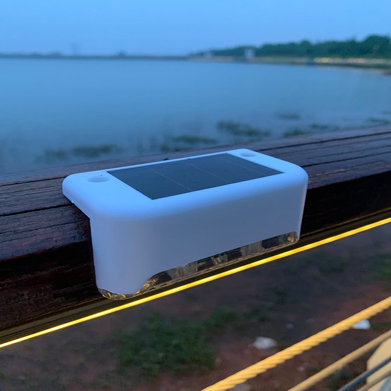 Bộ 4 bóng đèn LED năng lượng mặt trời trang trí cầu thang và hàng rào