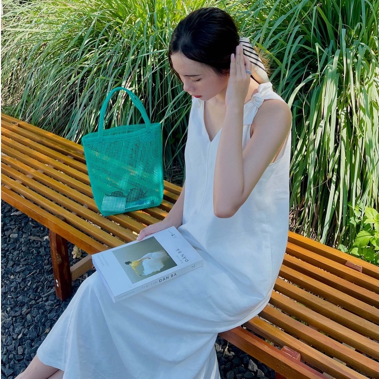 Váy cổ V cột dây Fabric Holic
